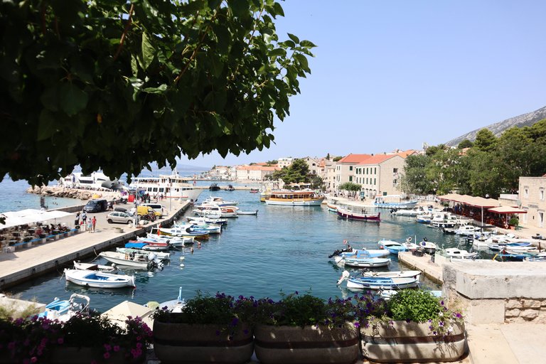 An other view of the port, just above the marketplace