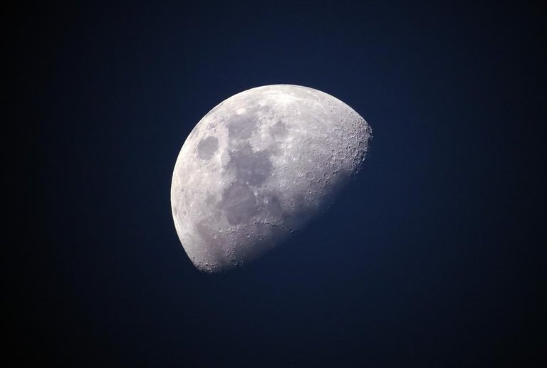 moon-1527501.jpg