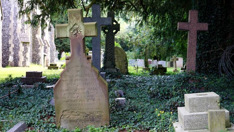 cemetery-countryside-cross-116906.jpg