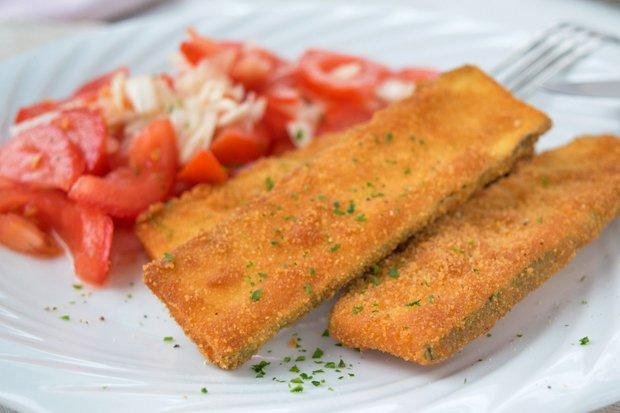 zucchini-schnitzel-mit-tomatensalat.jpg