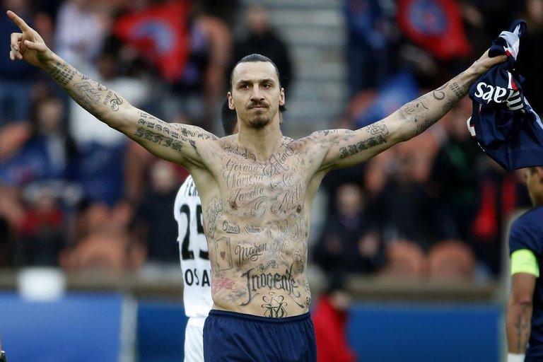 Zlatan-Ibrahimoviic-PSG-vs-Caen-Ligue-1-2015.jpg