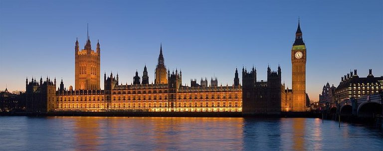 1200px-Palace_of_Westminster,_London_-_Feb_2007.jpg