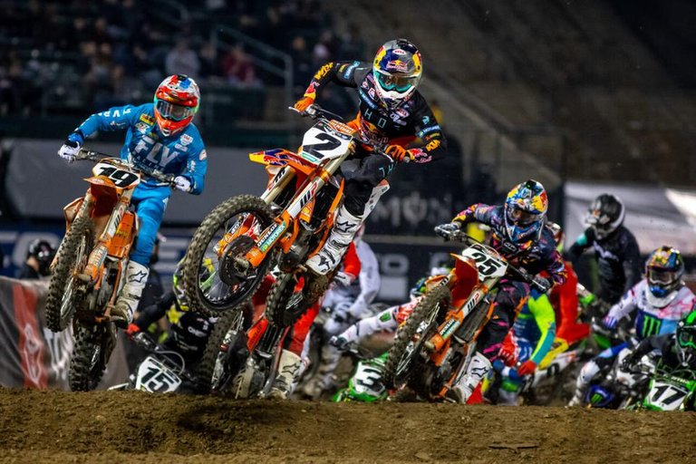 2019-oakland-supercross-race-gallery-043-1280x853.jpg