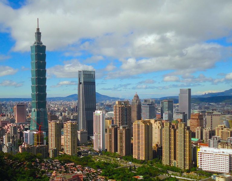 Taipei,_Taiwan_CBD_Skyline.jpg