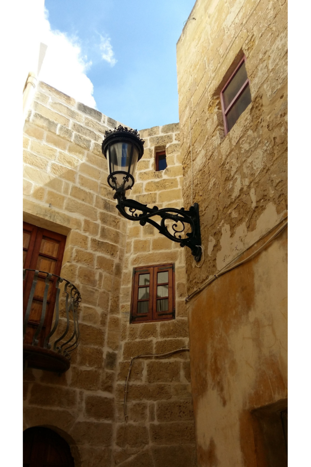 gozo street lamp.png