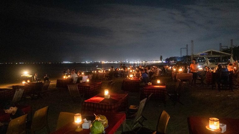 tables and beach 02.jpg