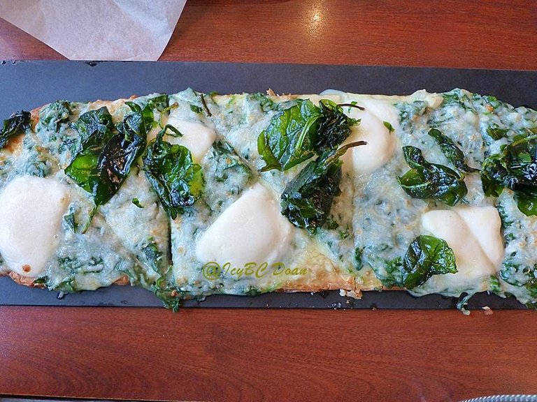 flat bread pizza 1.JPG