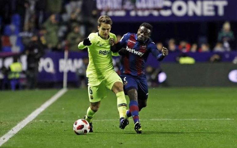 denis-suarez--en-accion-durante-el-levante-barca--fcbarcelona.jpg