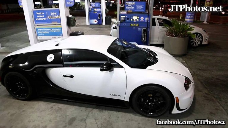 this-guy-picked-up-a-friend-from-the-airport-with-his-one-of-a-kind-bugatti-veyron-super-sport.jpg