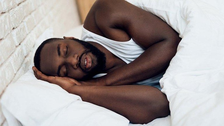 dt_181016_african_black_man_sleeping_800x450.jpg