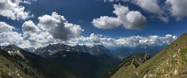 Ausblick-3-Seinskopf-Karwendel-Bergtour-rebeccaontheroof.jpg