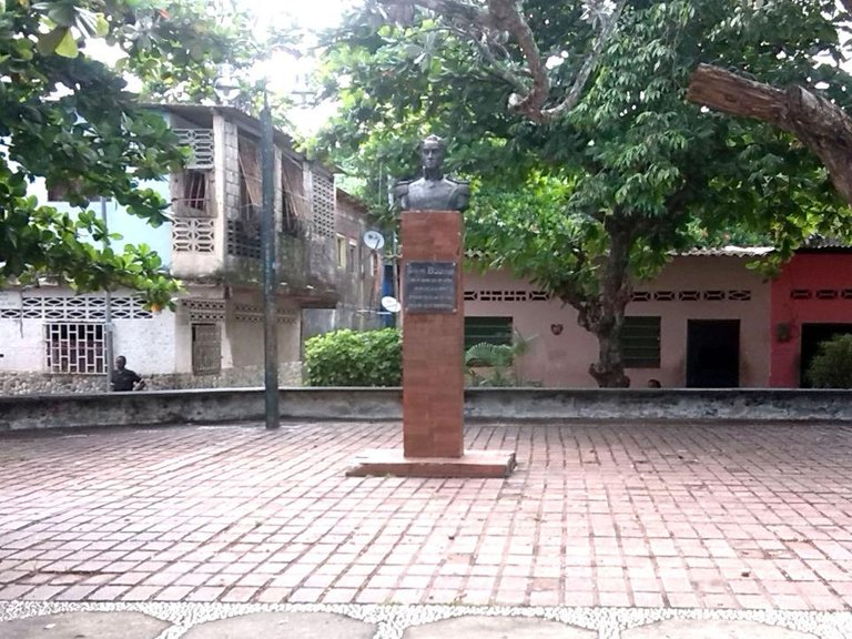 Caruao-Plaza-Bolivar.jpg
