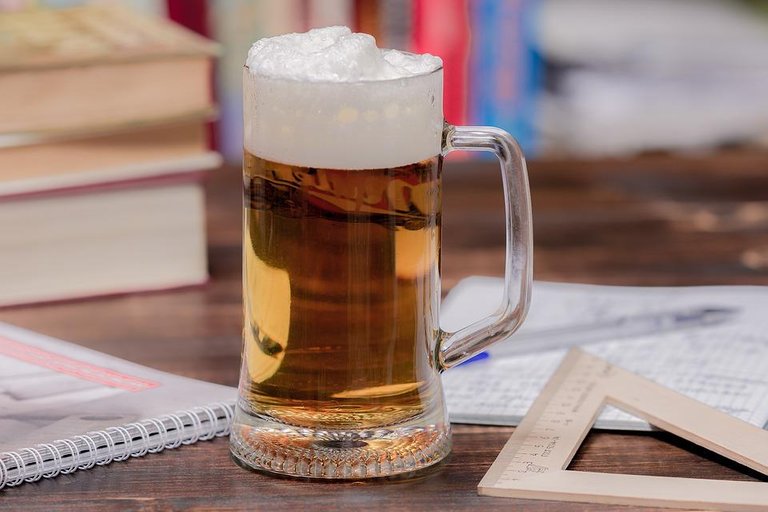Drink-Glass-The-Thirst-Drinks-Amber-Beer-Mug-4544238.jpg