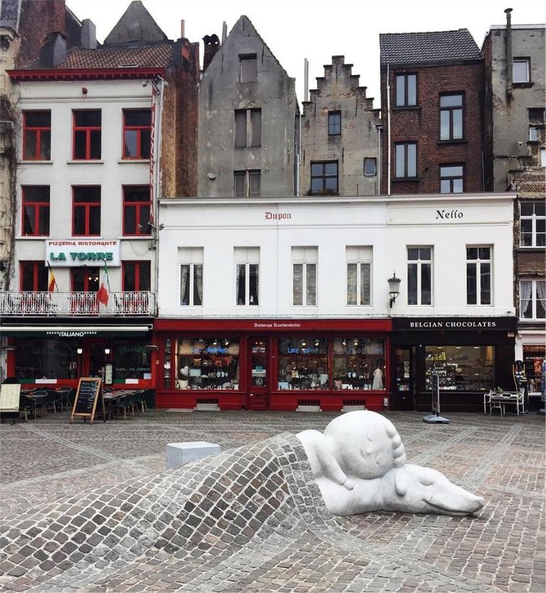 Anvers  l'histoire émouvante de la sculpture de Nello et son chien - GOLEM13.FR  GOLEM13.FR - Gzoogle Chrome.jpg