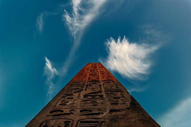 Karnak-Temple-Obelisk.jpg