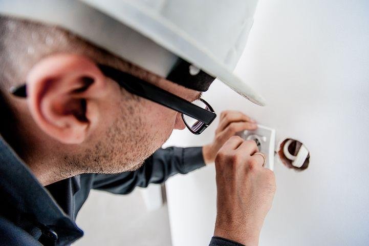 electrician-1080554__480.jpg