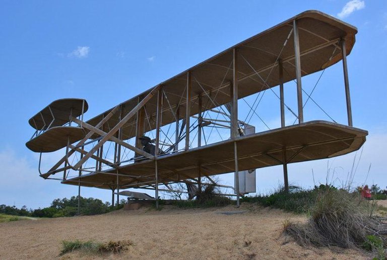 wright_brothers_memorial_1.jpg