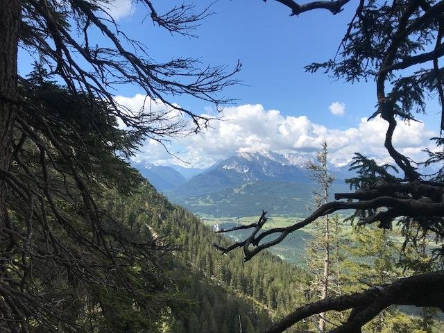 Ausblick-2-Seinskopf-Karwendel-Bergtour-rebeccaontheroof.jpg