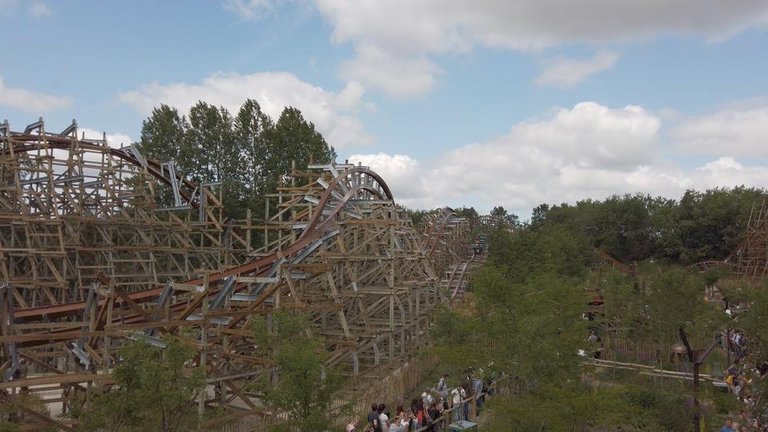 Ride Check - Untamed @ Walibi Holland - Ein Hybrides Meisterwerk (4K - 60p).mp4_snapshot_11.07_[2019.08.11_16.52.24].jpg