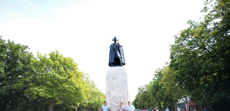 James wolfe statue greenwich.jpg