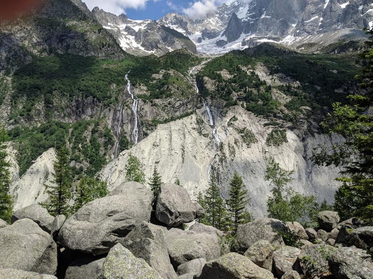 looking-up-mer-de-glace-sidewall.jpg