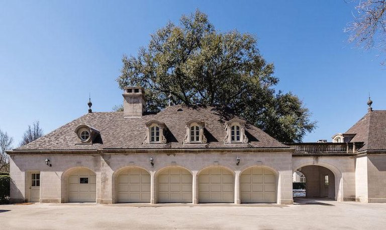 Main-House-Garage-From-West.jpg