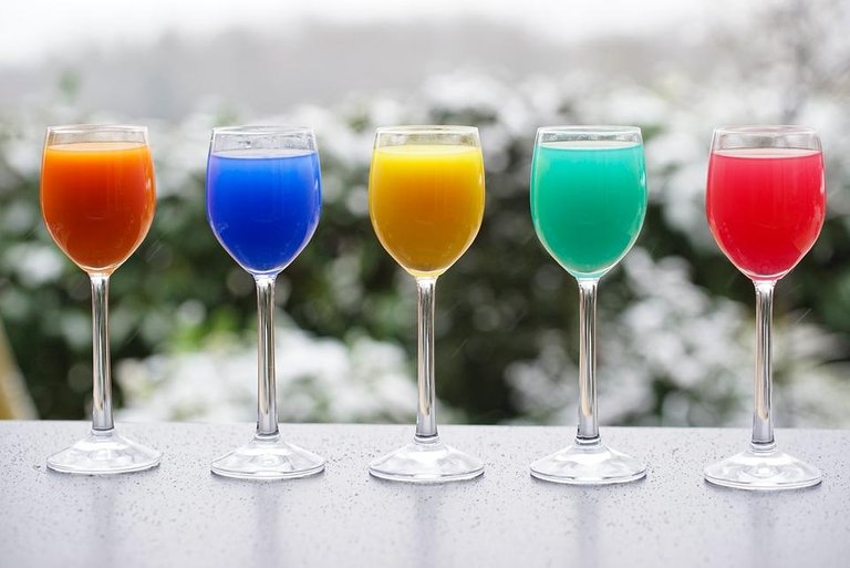 colorful-drinks-3252160_1280.jpg