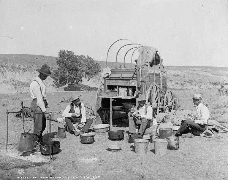 A-Texas-Ranch-Chuckwagon-circa-1900.jpg