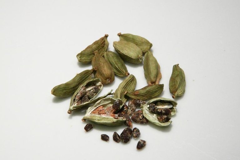 cardamom-674506_1920.jpg