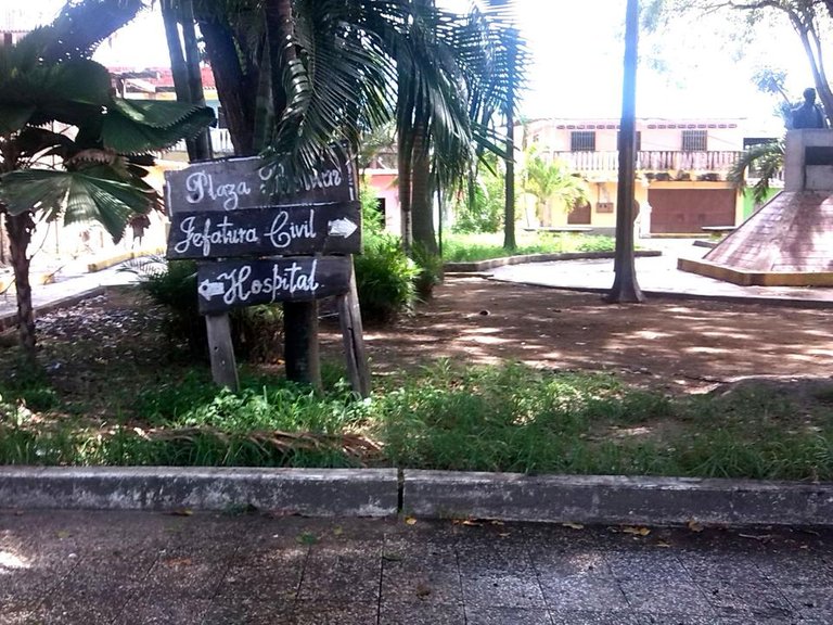 La-Sabana-Plaza-Bolivar3.jpg