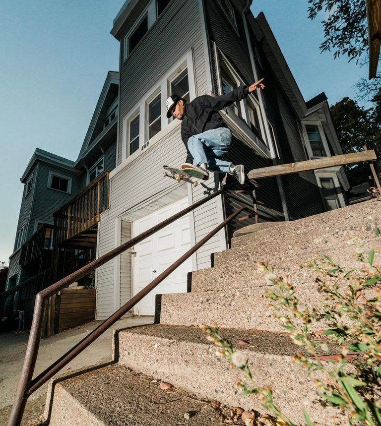 Grady Moquin - boneless