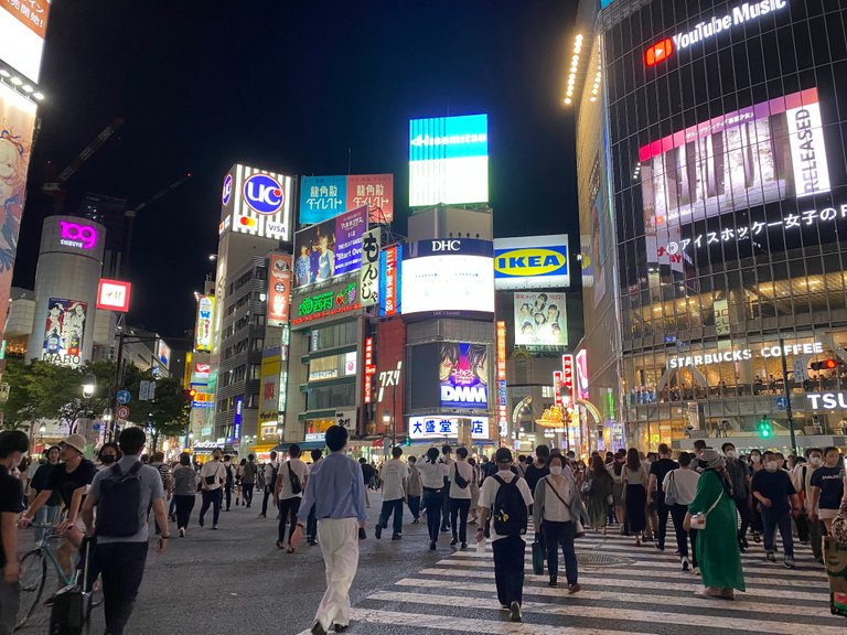The Shibuya crossing - it's so chaotic!