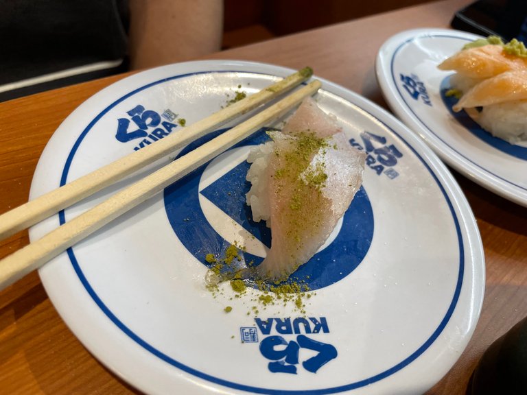 Sushi with matcha powder