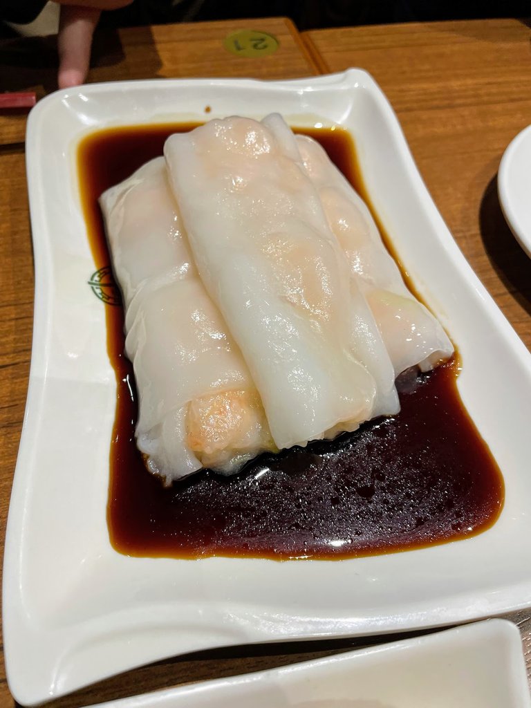 Steamed Rice Roll with Shrimp and Chinese Chives