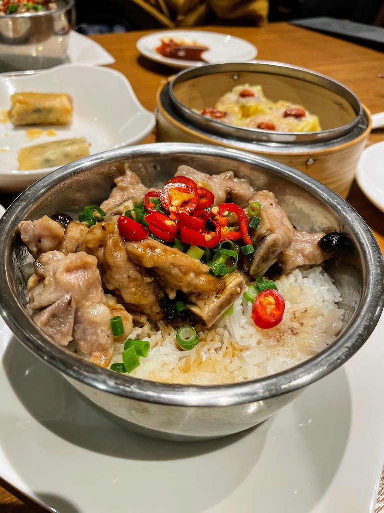 Steamed rice with pork spare ribs