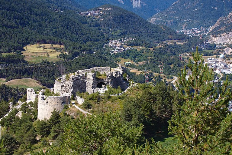 La société court-elle à la ruine ? (Fort Charles-Félix, vallée de la Maurienne, France)