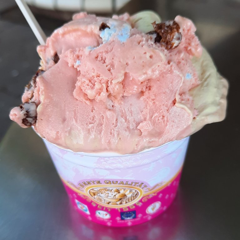 my favorite flavors - hazelnut, pistachios and malaga