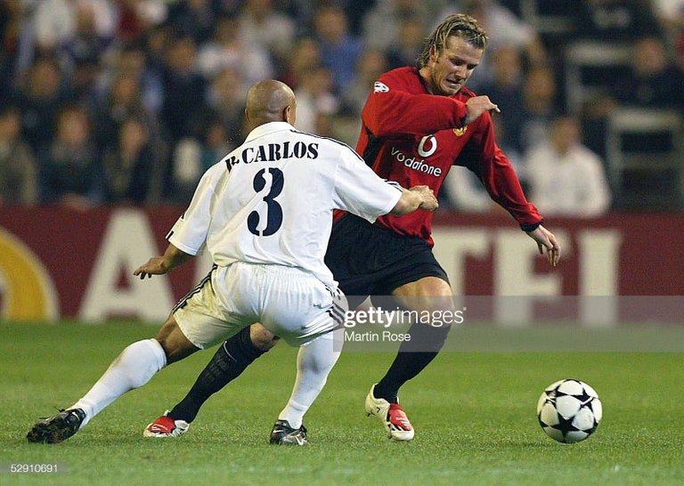 David Beckham facing Roberto Carlos Champions 2003 https://www.gettyimages.es/detail/fotograf%C3%ADa-de-noticias/champions-league-02-03-viertelfinale-madrid-fotograf%C3%ADa-de-noticias/52910691?adppopup=true