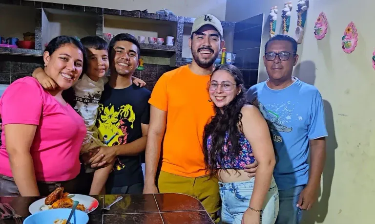 a6cEKI8FhR2OkRT5_photo_4938603549177261658_y.webp