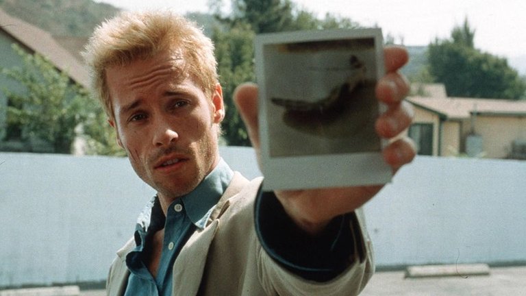 Memento Movie Review - When Memory Becomes Your Enemy!