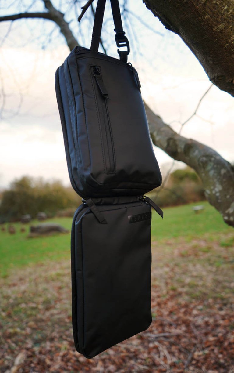 GRAVEL TOILETRY BAG REVIEW ONE TECH TRAVELLER HANG REAR