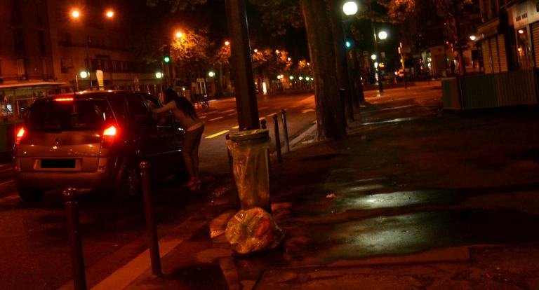 Esquina de Bogota las putas ejercen prostitucion