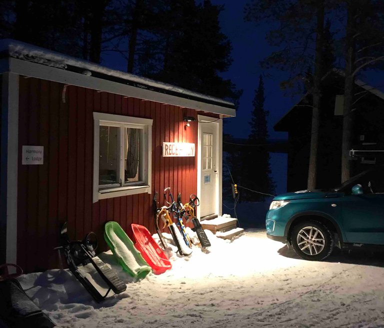 reise-ans-nordkapp-und-zurück-rebeccaontheroof-Nordlichter-Kiruna-noch-einmal-aufladen