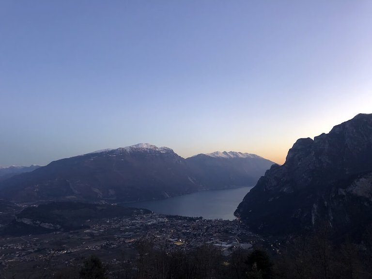 Ausblick auf den Gardasee von unserem Schlafplatz aus