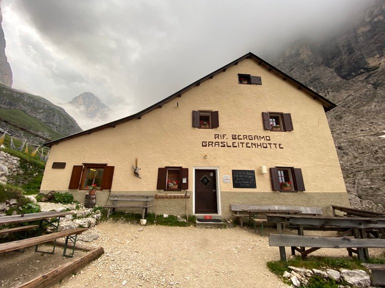 Die Grasleitenhütte alias Rifugio Bergamo - eine urige Hütte auf unserer Hüttentour in Südtirol