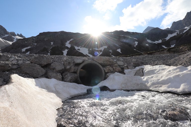 Lünersee Umrundung mit Schmelzwasser vom Brandner Gletscher
