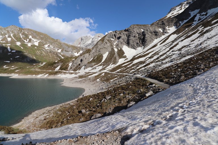 Lünersee Umrundung mit Altschneefeldern