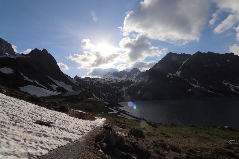 Lünersee Umrundung Sonnenuntergang und Schneefelder