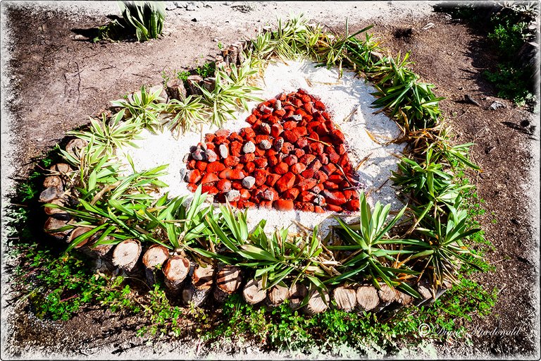 Red heart of stones, Parea, Huahine