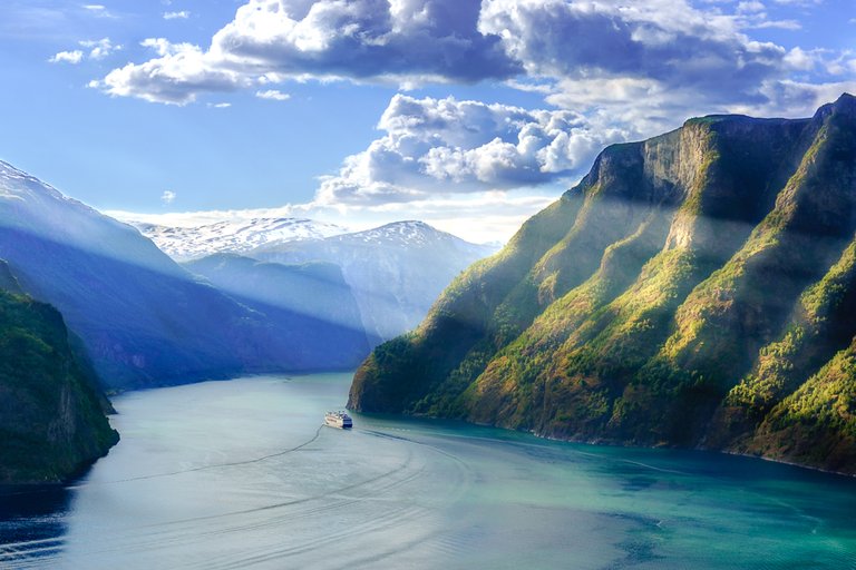 Evening over Geirangerfjord_DSC3689-HDR_1000px.jpg